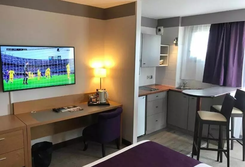 スタンダードスタジオ, Mercure Toulouse Aéroport Golf De Seilh