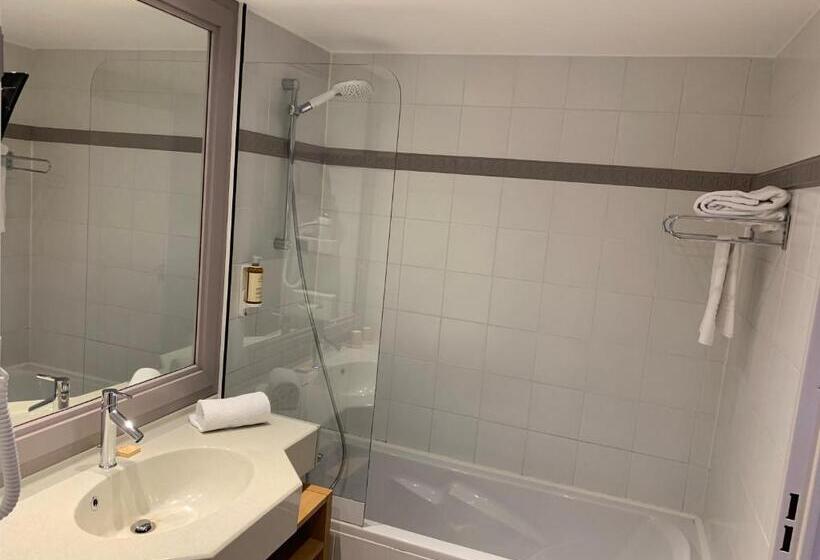 غرفة قياسية مطلة على ملعب الجولف, Mercure Toulouse Aéroport Golf De Seilh