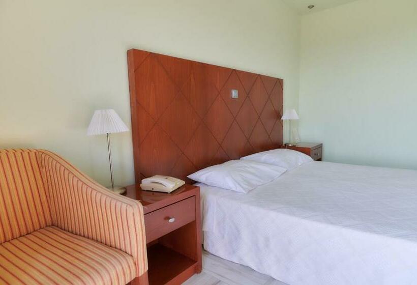 اتاق اجرایی با چشمانداز دریا, Nefeli