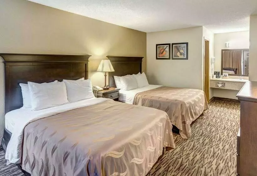 اتاق استاندارد, Quality Inn West