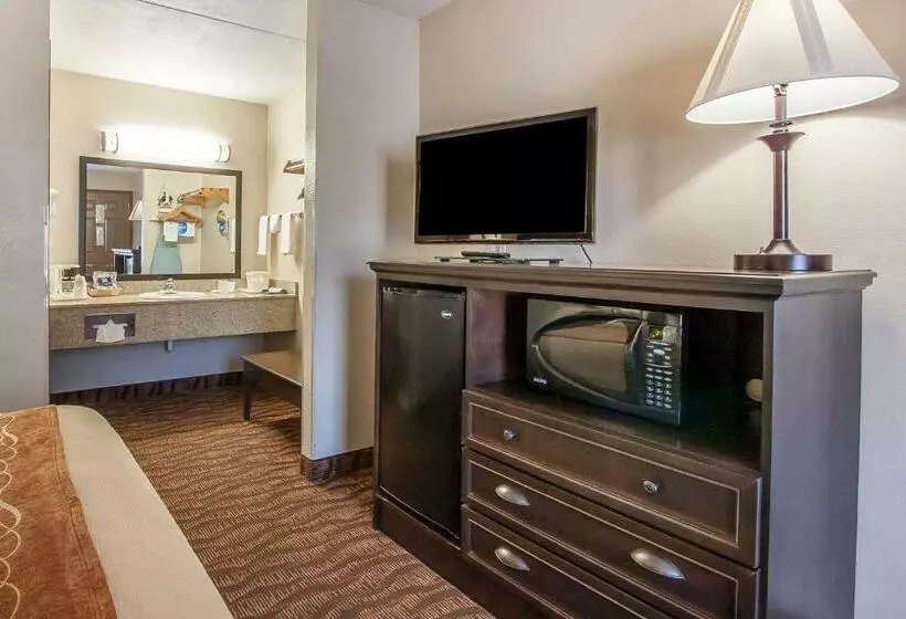 اتاق استاندارد, Quality Inn West