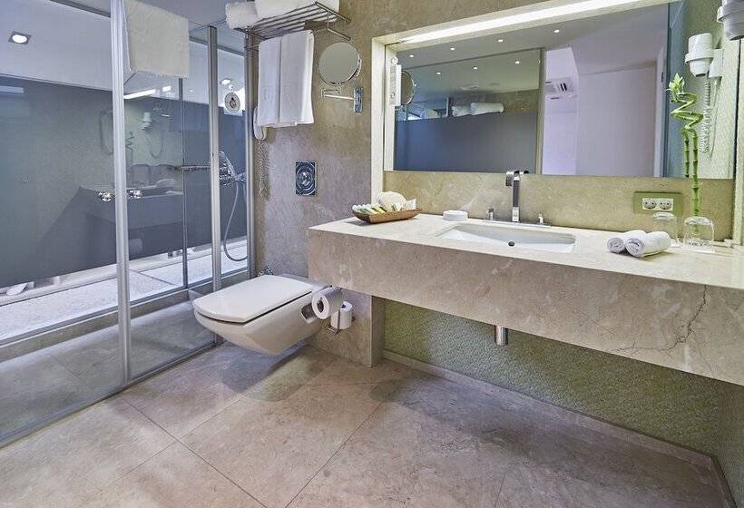 Полулюкс, Richmond Nua Wellness Spa   Adult Only