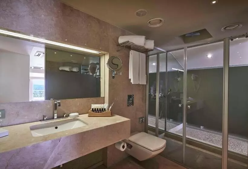Sviitti Poreallas, Richmond Nua Wellness Spa   Adult Only