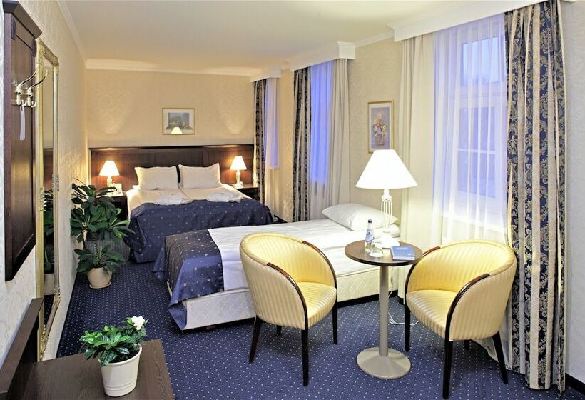 اتاق استاندارد سه نفره, Gertrude Hotel Self Check In