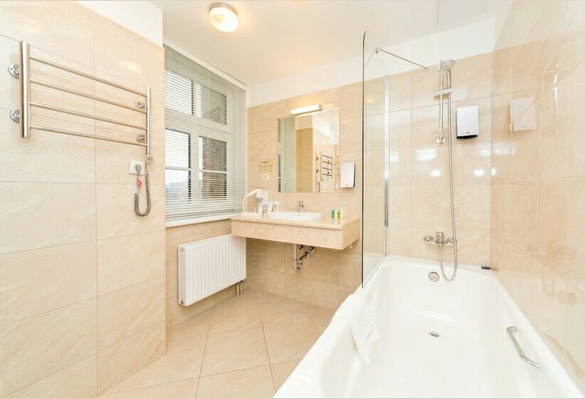 اتاق استاندارد سه نفره, Gertrude Hotel Self Check In