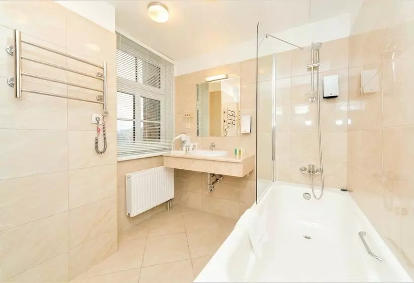 اتاق استاندارد سه نفره, Gertrude Hotel Self Check In