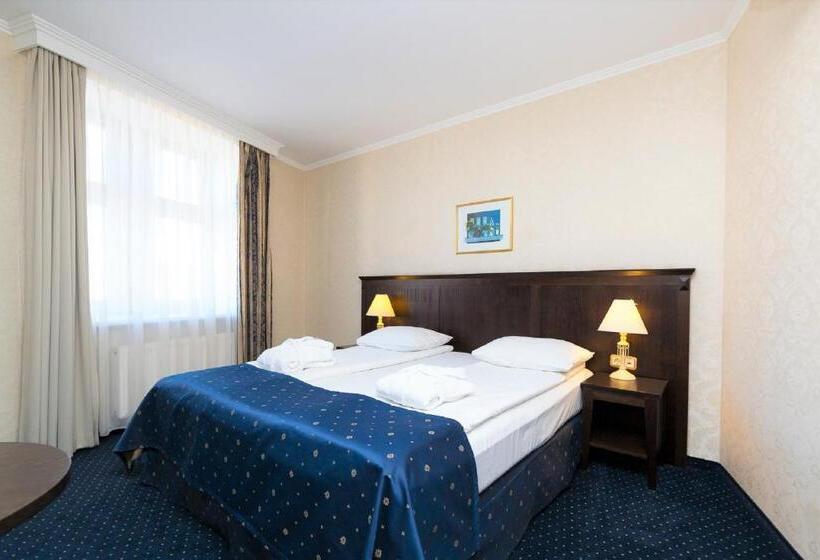 اتاق خانوادگی, Gertrude Hotel Self Check In