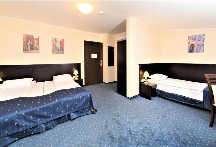 اتاق استاندارد سه نفره, Gertrude Hotel Self Check In