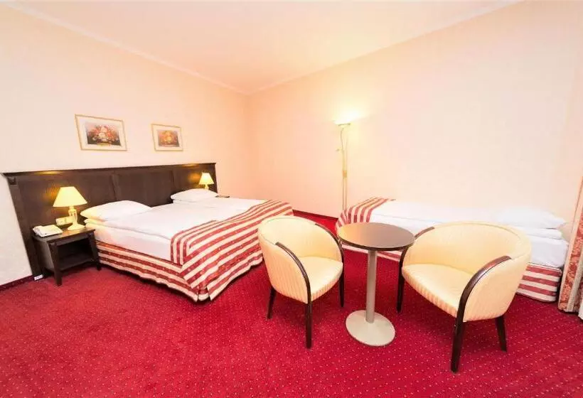 اتاق استاندارد سه نفره, Gertrude Hotel Self Check In
