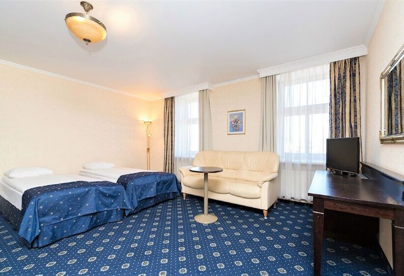 اتاق خانوادگی, Gertrude Hotel Self Check In