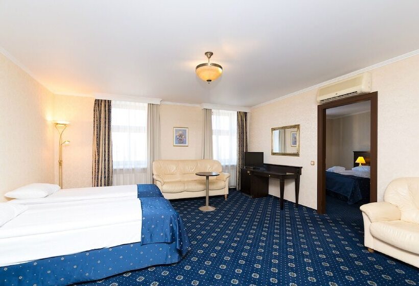 اتاق خانوادگی, Gertrude Hotel Self Check In