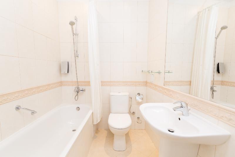 اتاق خانوادگی, Gertrude Hotel Self Check In