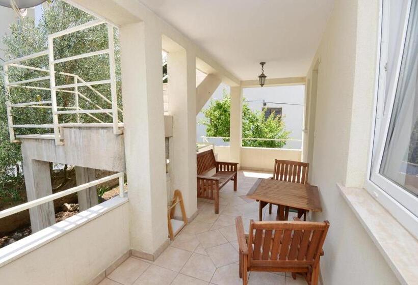 דירת חדר נוף לגינה, Villa Elly