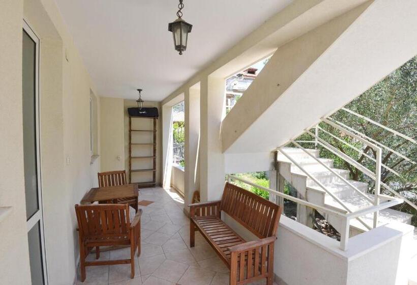 דירת חדר נוף לגינה, Villa Elly