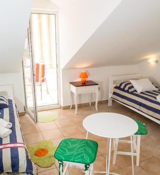 חדר אקונומי, Villa Elly