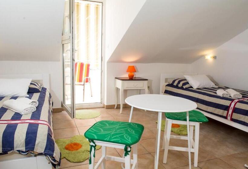 חדר אקונומי, Villa Elly