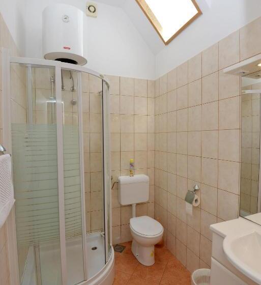 דירת חדר עם נוף לים ומרפסת, Villa Elly