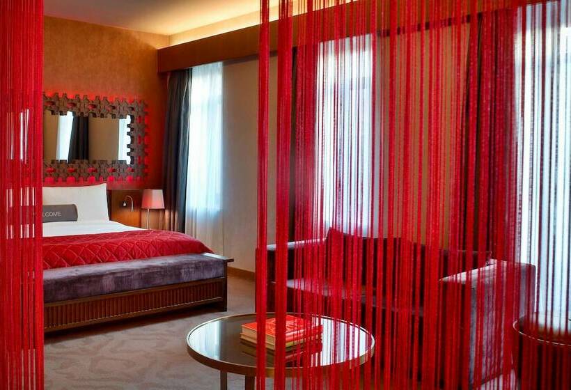 スタンダードスタジオ, W Istanbul