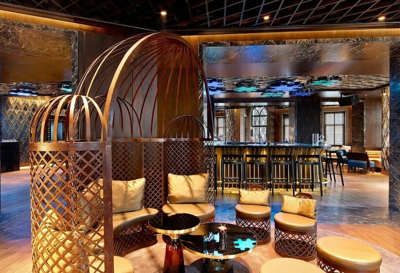 スタンダードスタジオ, W Istanbul