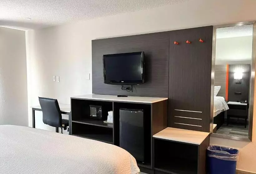 اتاق استاندارد با تخت بزرگ برای معلولان, Baymont By Wyndham Indianapolis East