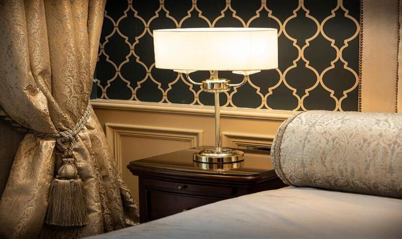 디럭스 스위트, Kee S