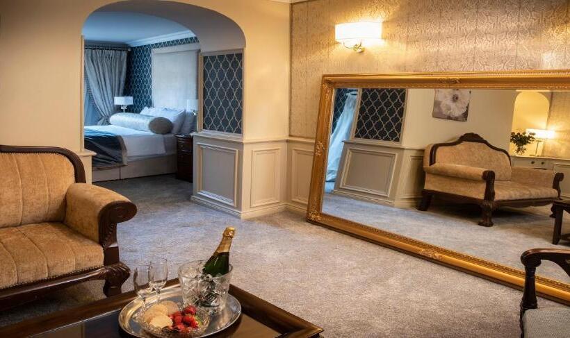 디럭스 스위트, Kee S