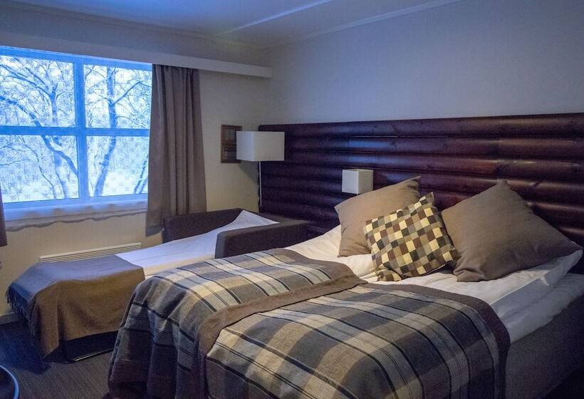 غرفة عائلية, Lakselv