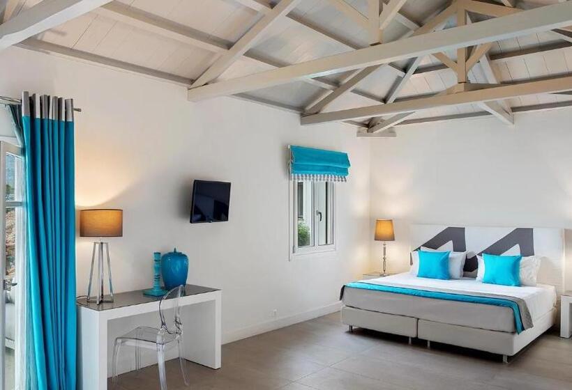 سوییت با چشمانداز دریا, Marpunta Resort, Santikos Collection