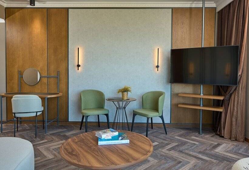 جناح جونيور, Royal Hotel Thessaloniki
