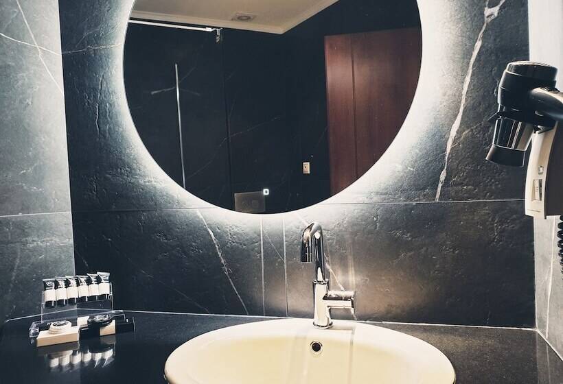 غرفة قياسية ثلاثية, Royal Hotel Thessaloniki