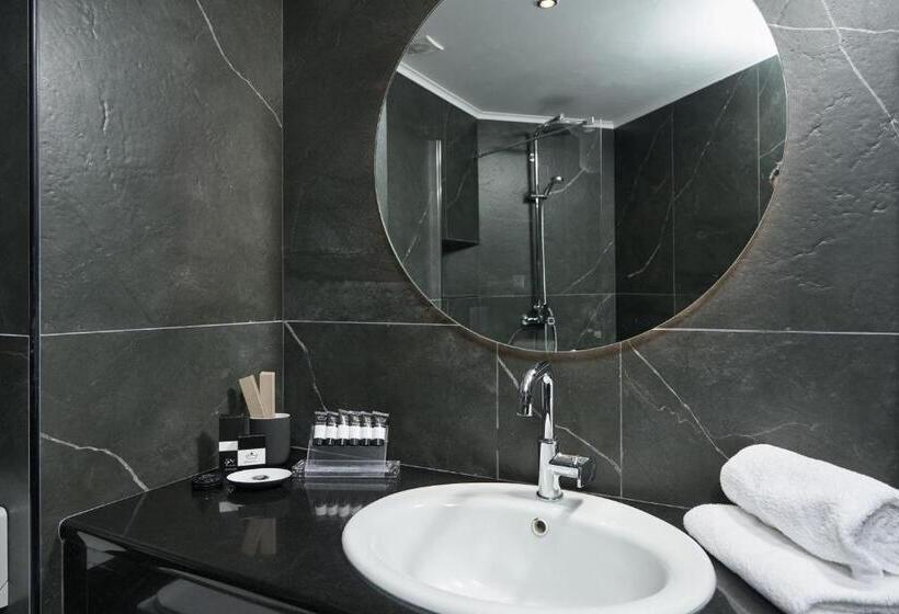 جناح جونيور, Royal Hotel Thessaloniki