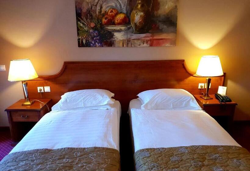 غرفة قياسية ثلاثية, Royal Hotel Thessaloniki