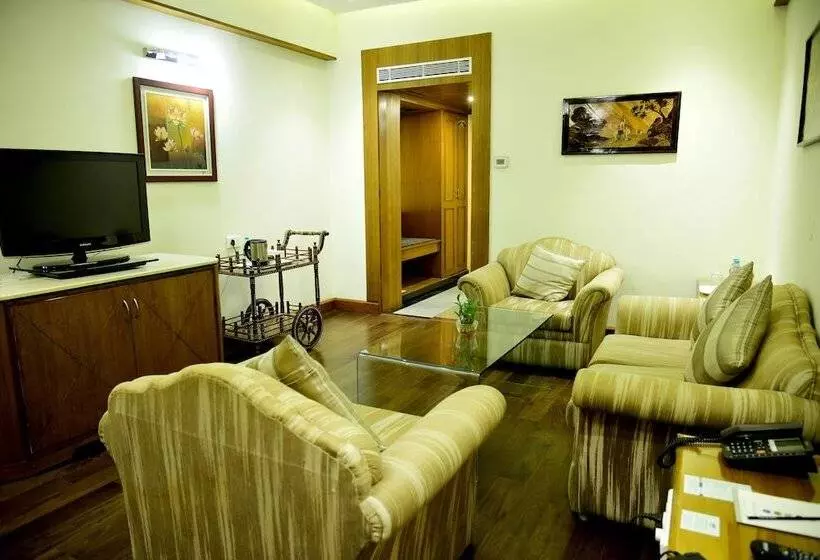 Premium-sviitti, Sandesh The Prince