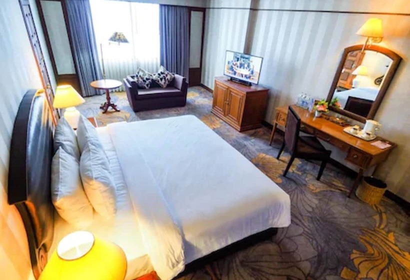 디럭스 룸, The Twin Lotus