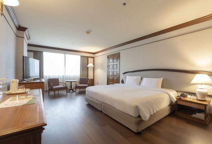 디럭스 룸, The Twin Lotus