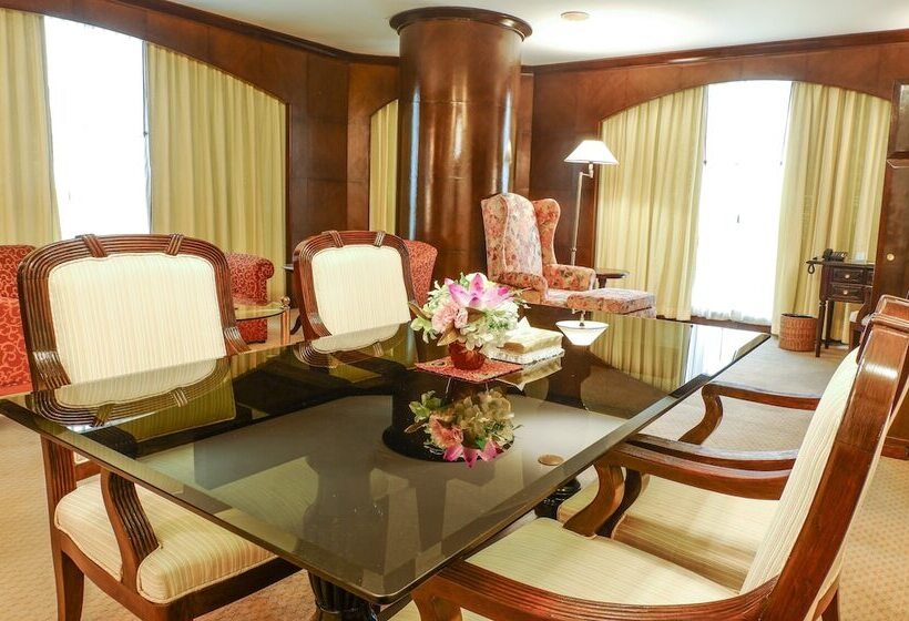 이그제큐티브 스위트, The Twin Lotus