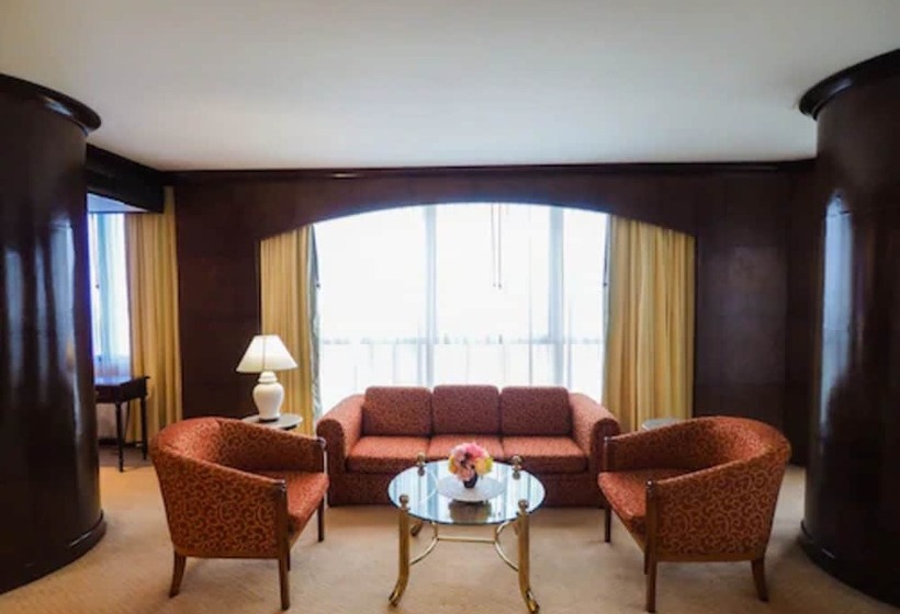 이그제큐티브 스위트, The Twin Lotus