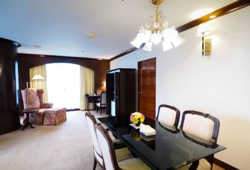 이그제큐티브 스위트, The Twin Lotus