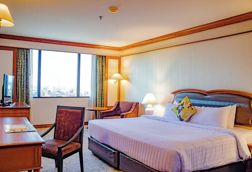 이그제큐티브 스위트, The Twin Lotus