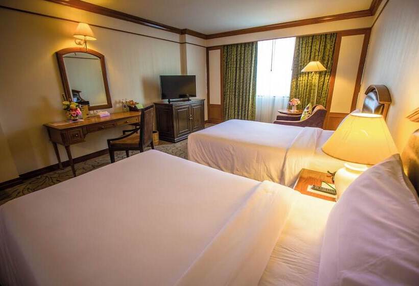 수피리어 룸, The Twin Lotus