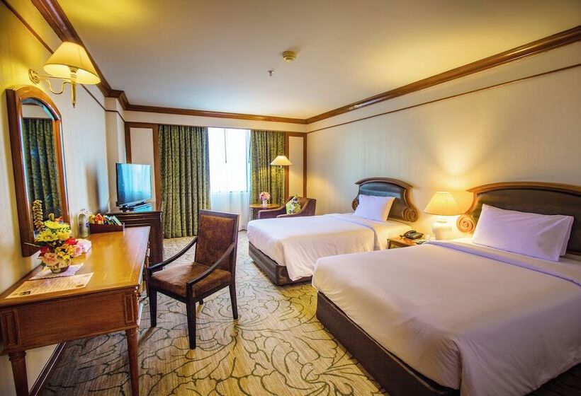 수피리어 룸, The Twin Lotus