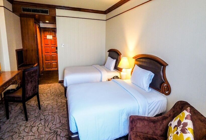 수피리어 룸, The Twin Lotus