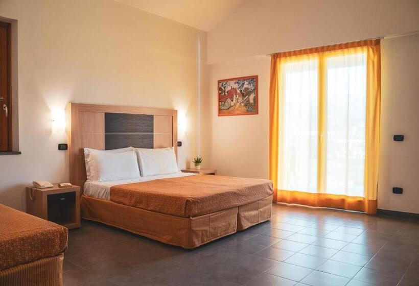 三人经典房间, Voi Baia Di Tindari Resort