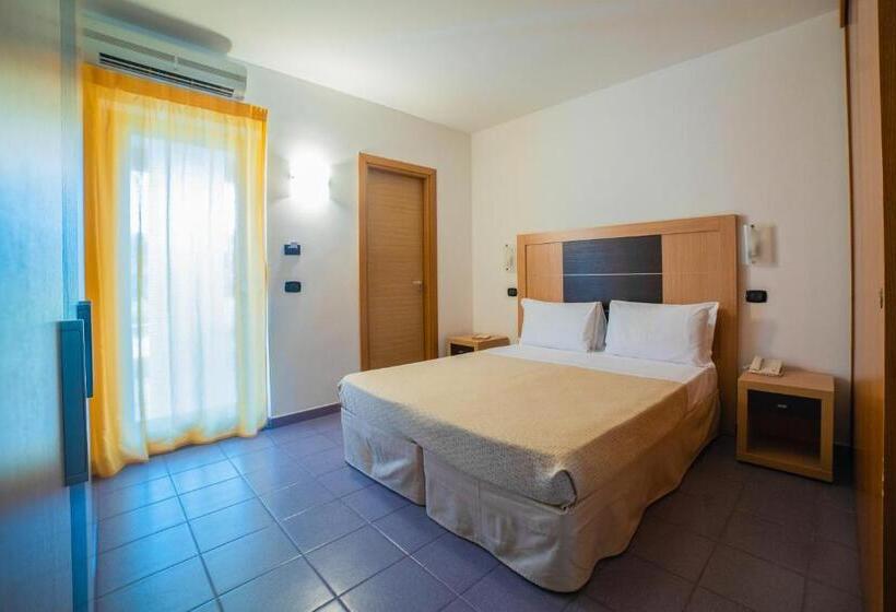 اتاق خانوادگی, Voi Baia Di Tindari Resort