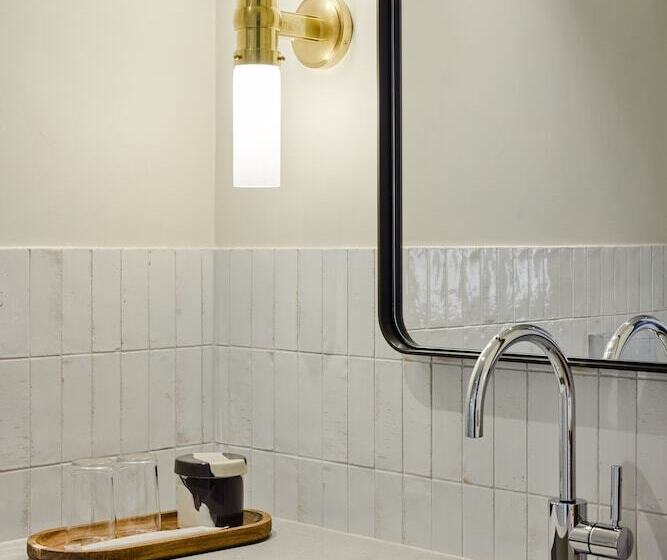 اتاق استاندارد, Att I Kvadraturen