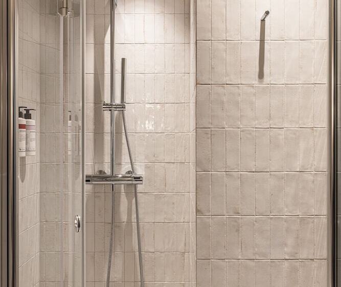 اتاق استاندارد, Att I Kvadraturen