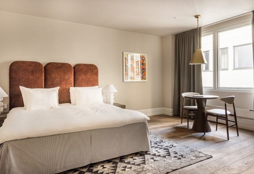 اتاق سوپریور, Att I Kvadraturen