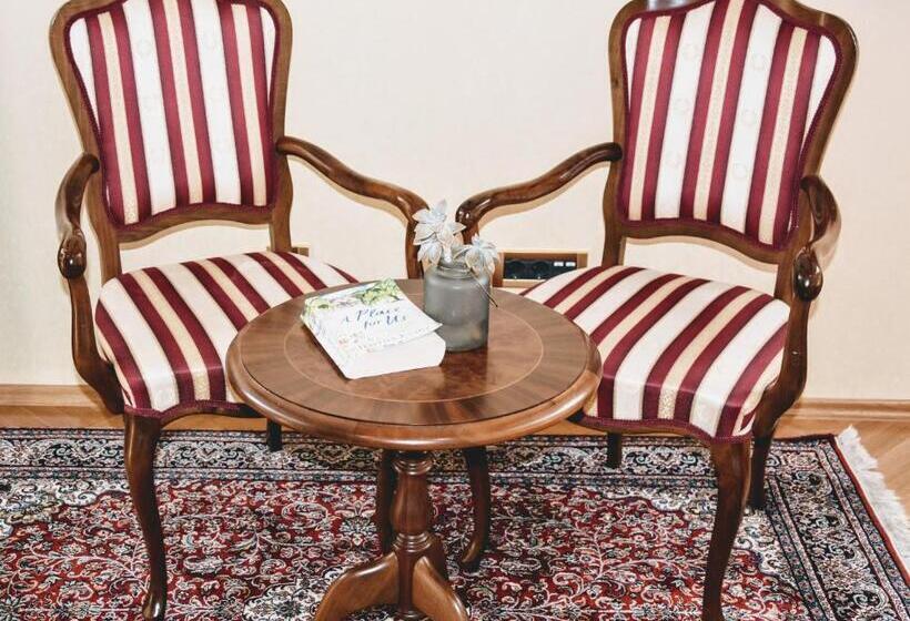 جناح, Boutique Hotel Kazbek