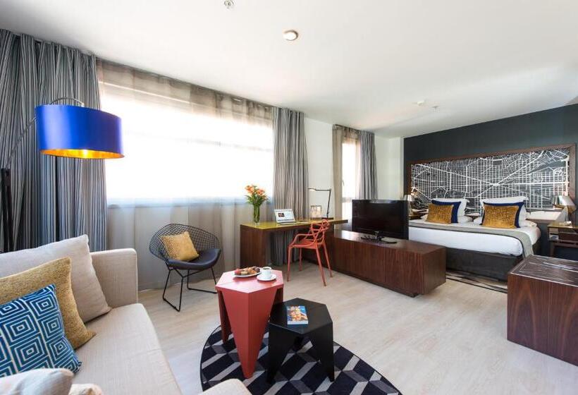 استودیوی لوکس, Naitly Barcelona Poblenou