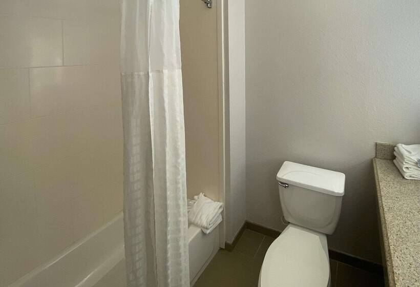 Люкс, Spark By Hilton Round Rock